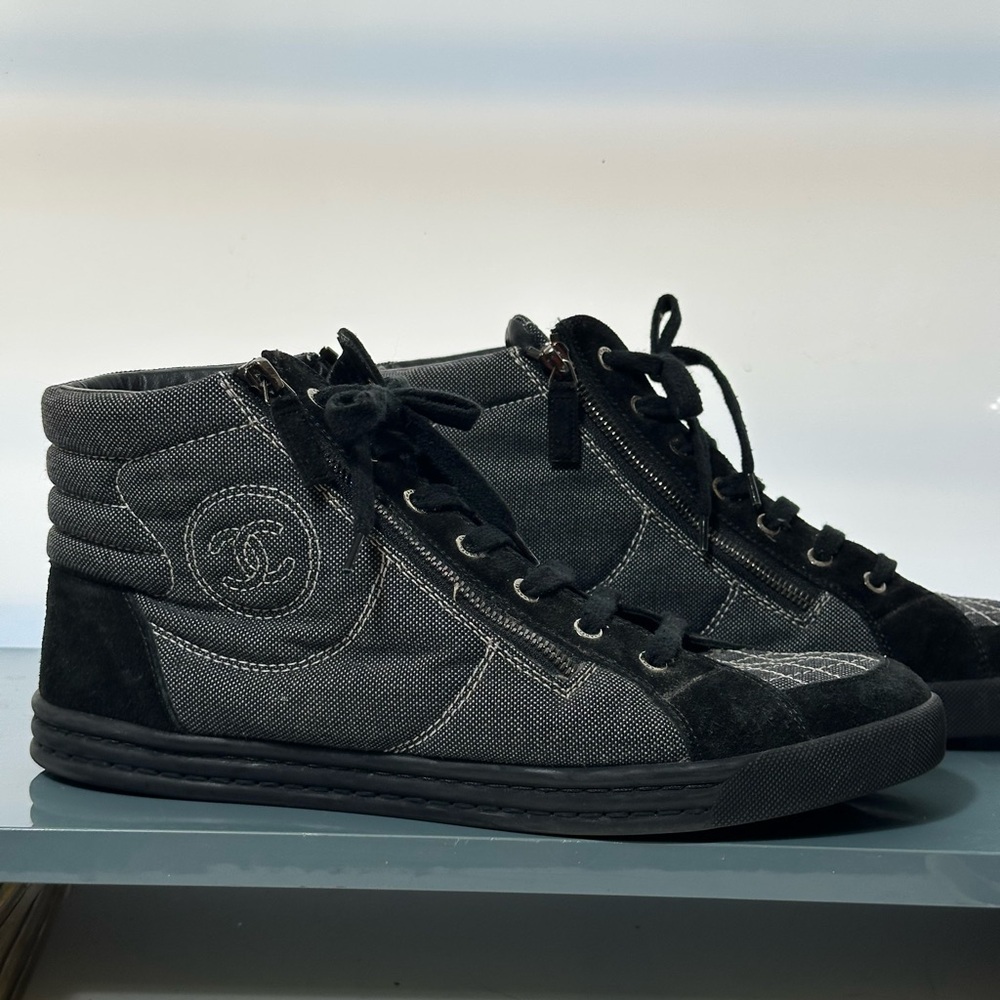 Vintage Y2K CHANEL Black and Gray High-Top Sneakers 43 - Picture 3 of 8